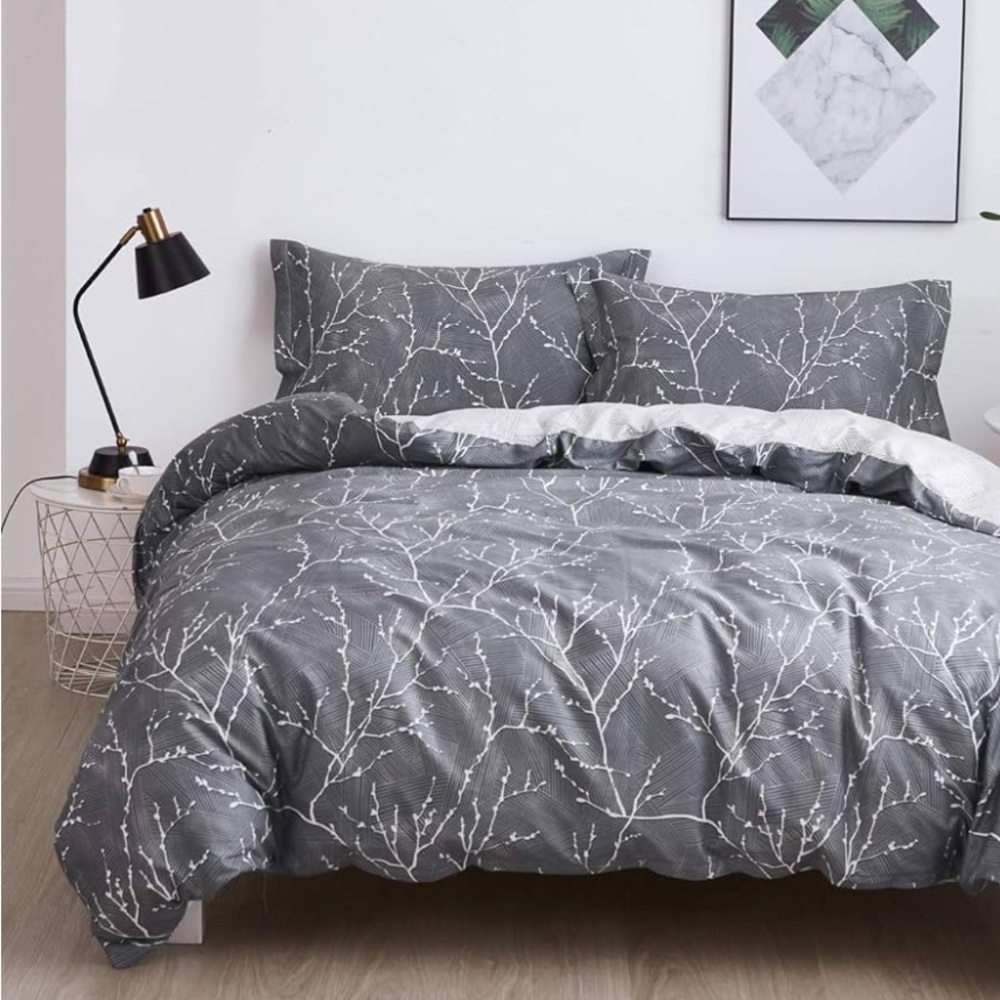 Gray and White Branch Pattern Bedding Set